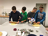 Pl&auml;tzchen backen im Nachwuchsorchester